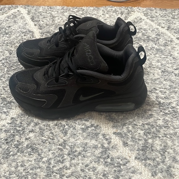 Nike Airmax 200s - Picture 3 of 5